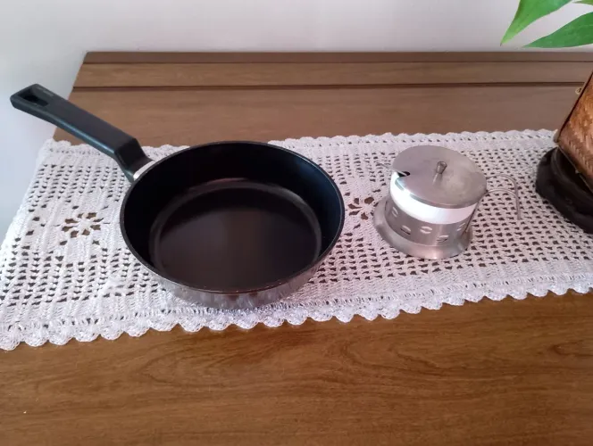 Frigideira antiaderente e açucareiro vintage de louça, SÓ A FRIGIDEIRA CUSTA 160