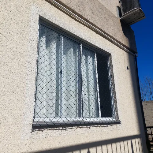 Tela de Proteção e varal de teto individual.