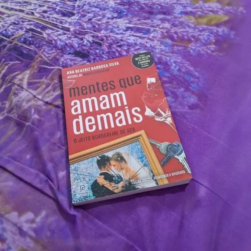 LIVRO MENTES QUE AMAM DEMAIS