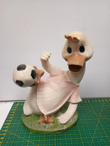 Estátua antiga de resina pato jogador de futebol 20 cm