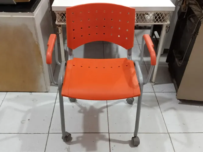 Cadeira Cavalete com Rodinhas
