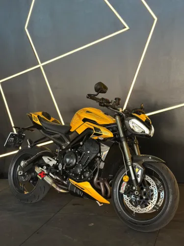 TRIUMPH STREET TRIPLE RS 2023