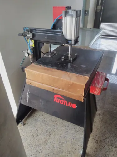 Máquina Pneumática Tucanno para Acabamento e Montagem