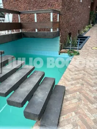 Excelente casa na Praia da Bica. 05 quartos, 2 suítes. Vista mar. Piscina e churrasqueira.