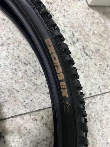 Pneu Levorin 26x 1.95 (20-559) zerado