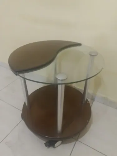 Mesa de centro redonda com rodinhas