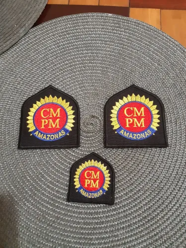 Vendo brasão do quepe 