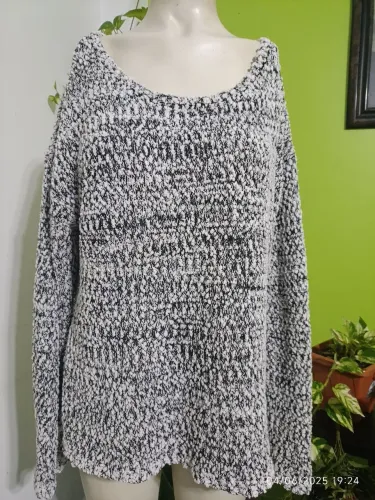 Suéter Tricot Feminino Preto e Branco - Tamanho GG.