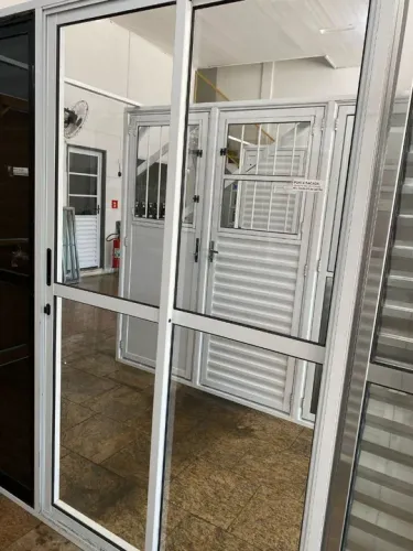 OFERTA IMPERDÍVEL PORTA DE ALUMÍNIO SACADA 2F 2.10X1.20