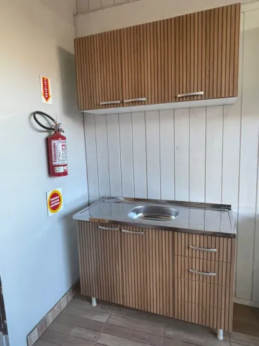 Jogo Cozinha de Pia com Balcão, pia inox e armário aéreo - MDF Amadeirado - Parcelo cart