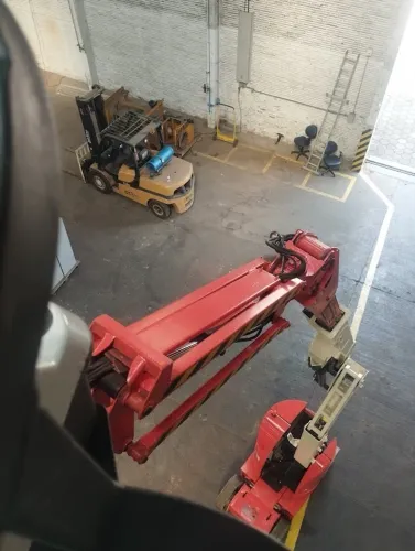 Plataforma Elevatória Articulada - JLG E300 AJP