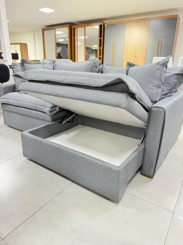 Sofá Cinza com Baú e Design Moderno