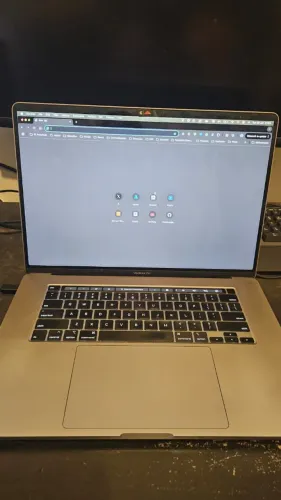 Macbook Pro Intel I7 16GB 512GB 16 pol