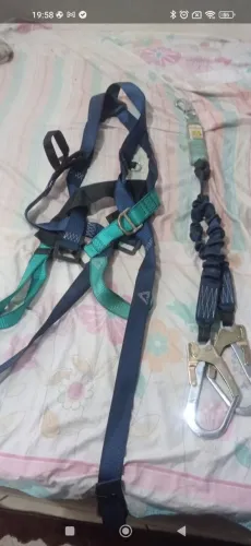 Vendo cinto de segurança tipo paraquedista nunca usado! Barato 