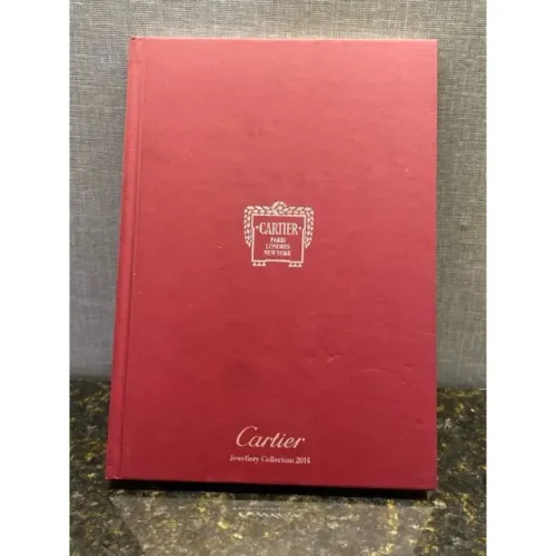Livro decorativo Cartier.