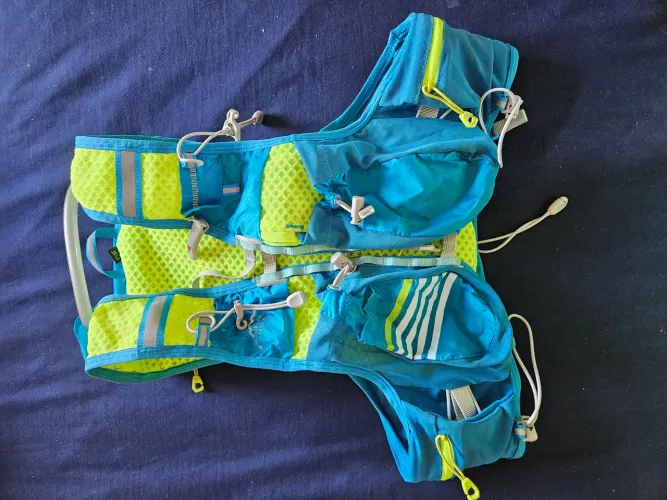 Mochila de hidratação INOXTO para diversos tipos de esportes