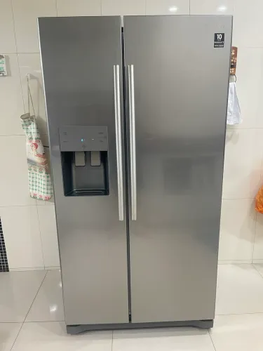 GELADEIRA COM MÁQUINA DE GELO SAMSUNG