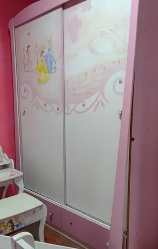 Roupeiro infantil das Princesas