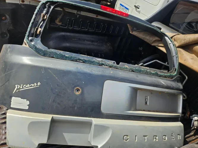 Tampa traseira do citroën aircross e c3 picasso 2009 a 2016