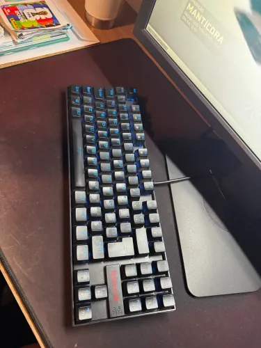 Teclado mecânico Redragon Kumara RGB - funcionando, precisa limpeza