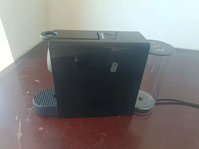 Cafeteira Nespresso Essenza mini