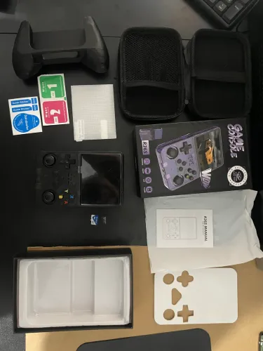 Videogame portátil R36S(Clone) +acessorios+cartões de memória (backup feito)+ jogos