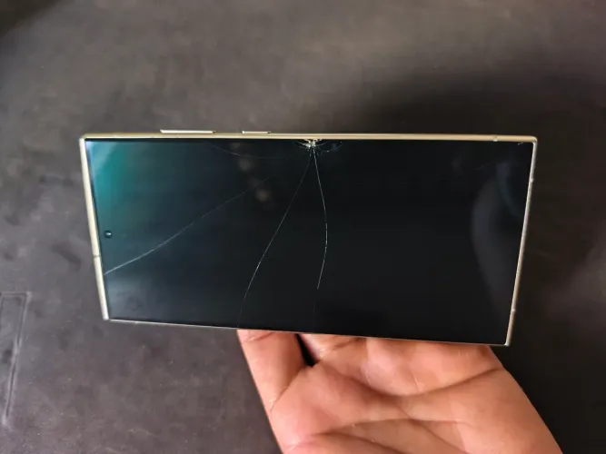 Samsung S24 Ultra ( Obs vidro trincado )
