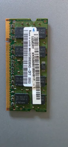 Memória RAM SO-DIMM DDR2 2 GB Samsung, modelo M470T5663EH3-CF7