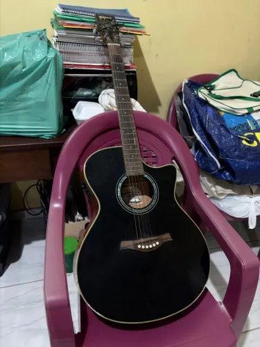 Violão eletroacústico de aço com afinador digital em excelente estado