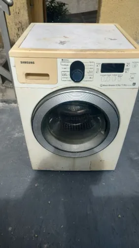 Máquina lava e seca com defeito 