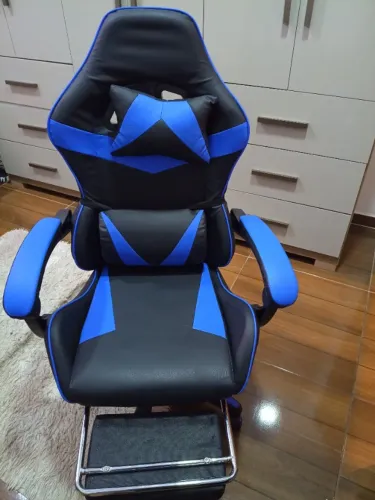 Cadeira para computador. Bem confortável