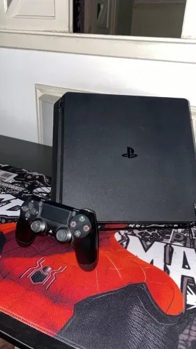 PLAY STATION 4