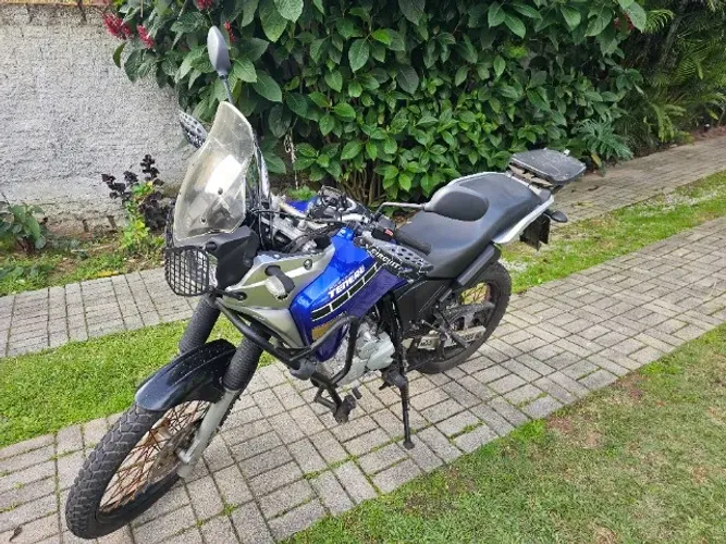 27 km rodados! Moto impecável, IPVA pago, revisada + capacete LS2 Vector + Baú