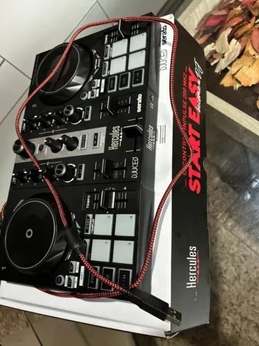 Hercules Djcontrol inpulse 200 mk2 preto