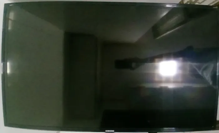 TV SAMSUNG MODELO: UN46EH6030G com falha de LED na parte superior central 
