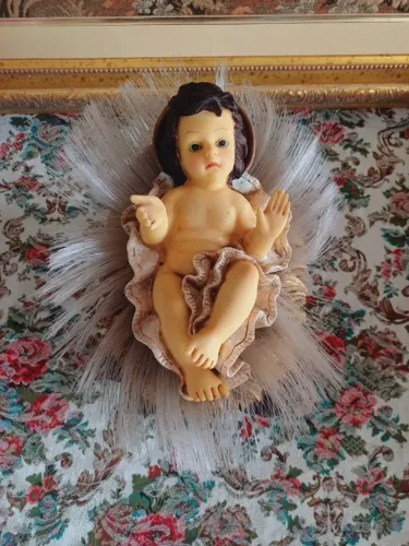 Enfeite menino Jesus em resina decorativo