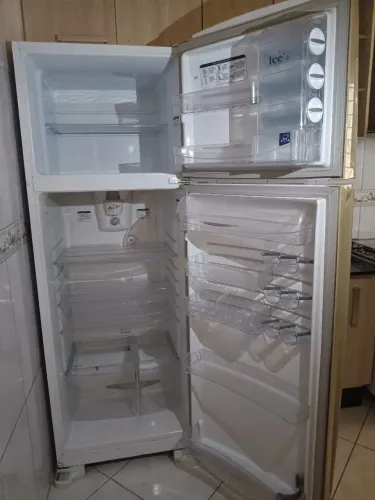 Geladeira 410L em perfeito estado. 