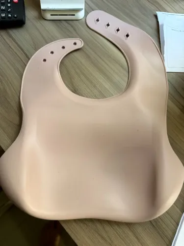 BABADOR DE SILICONE ROSA PARA BEBE FACIL DE LIMPAR