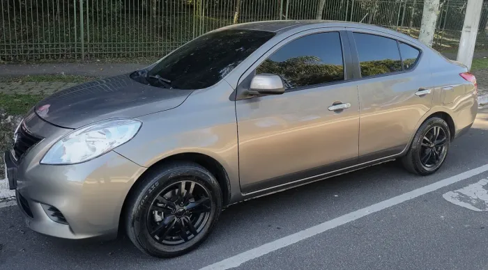 Nissan Versa SV 1.6 16V Flex Fuel 4P Mec. 2013
