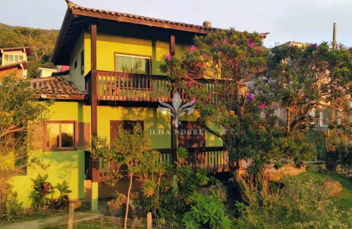 Casa para Alugar com 3 Quartos sendo 1 Suíte Master no Canto da Lagoa, Florianópolis com 2