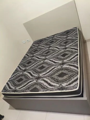 Cama de casal com colchão
