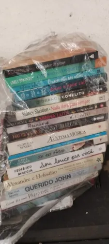 Vários livros