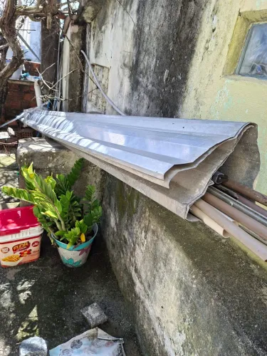 Telha de alumínio. (Duas) medindo  6 M X 1,04. 