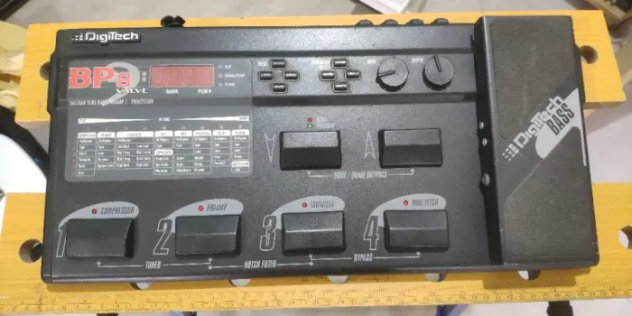 Pedaleira Digitech BP-8 para baixo