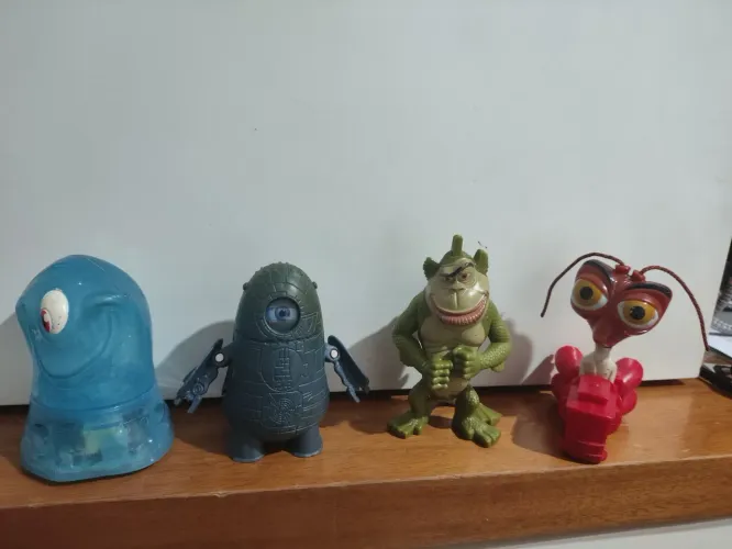 Miniatura coleção MC Donald's monstros vcs alienígenas