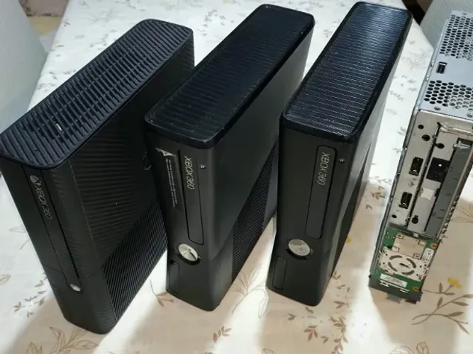 Lote 4 Xbox 360 (retirada de peças)