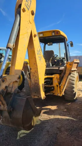 RETROESCAVADEIRA USADA JCB 3C