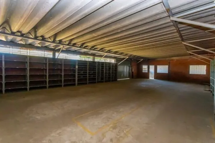 Prédio comercial de 600m².