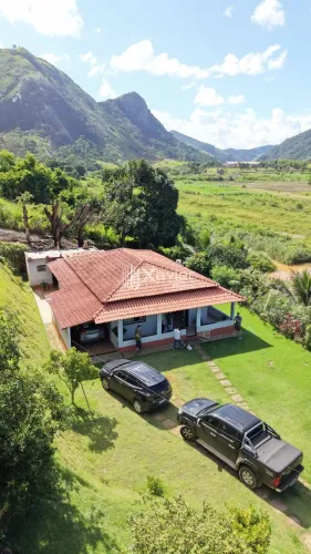 Chácara com 3.700m² em Samambaia Guarapari: Casa Nova, Rio, 2 Lagoas, Área Gourmet e Fácil