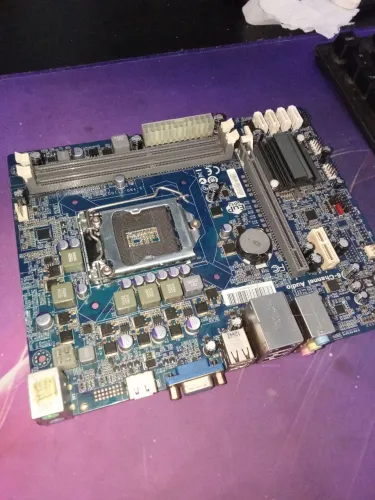 Placa mãe LGA 1155 para peças de reposição ou conserto